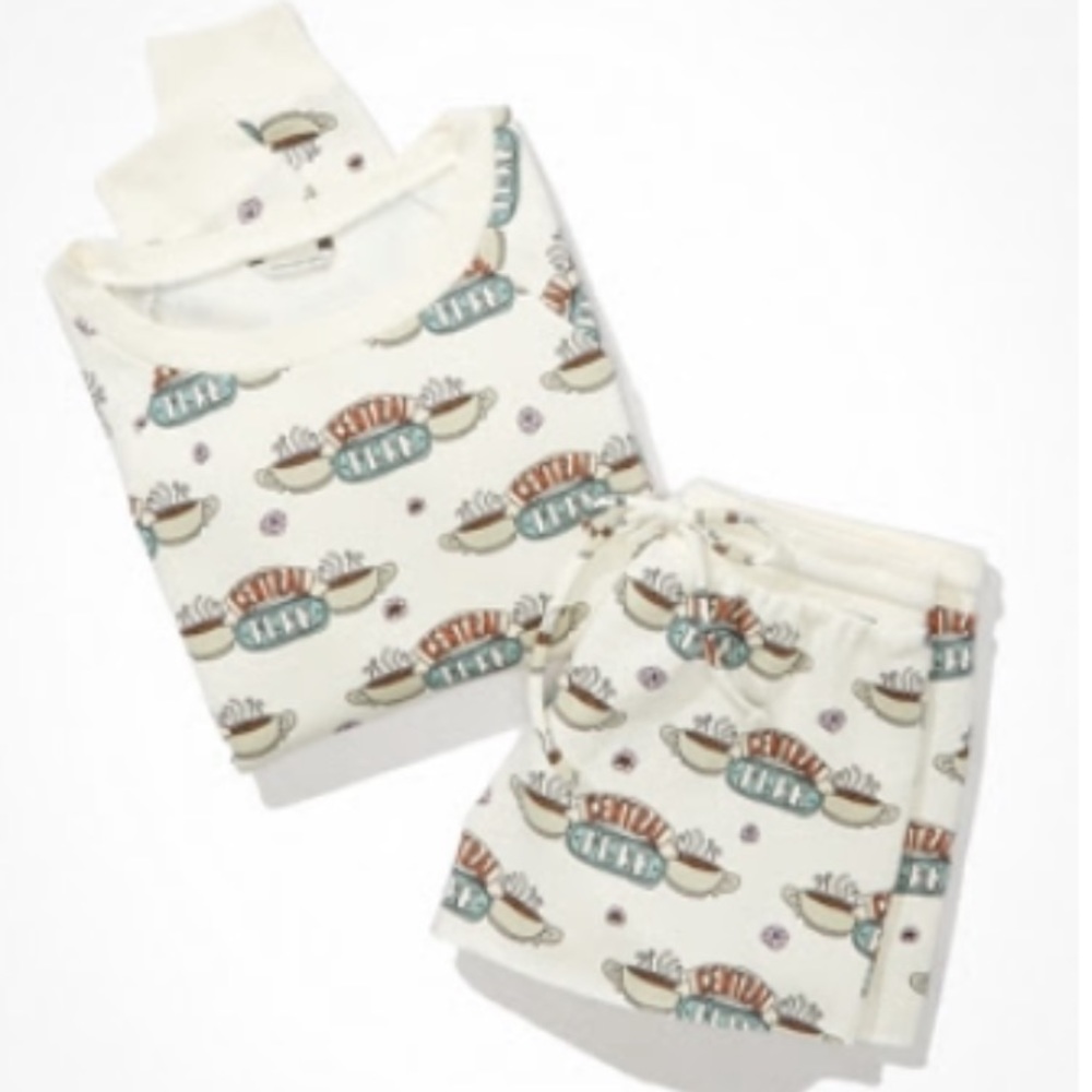 SOLD American Eagle Friends Central Perk Fleece Shorts Pajamas Set, Large